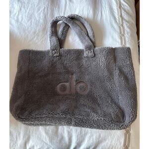 Alo foxy Sherpa tote